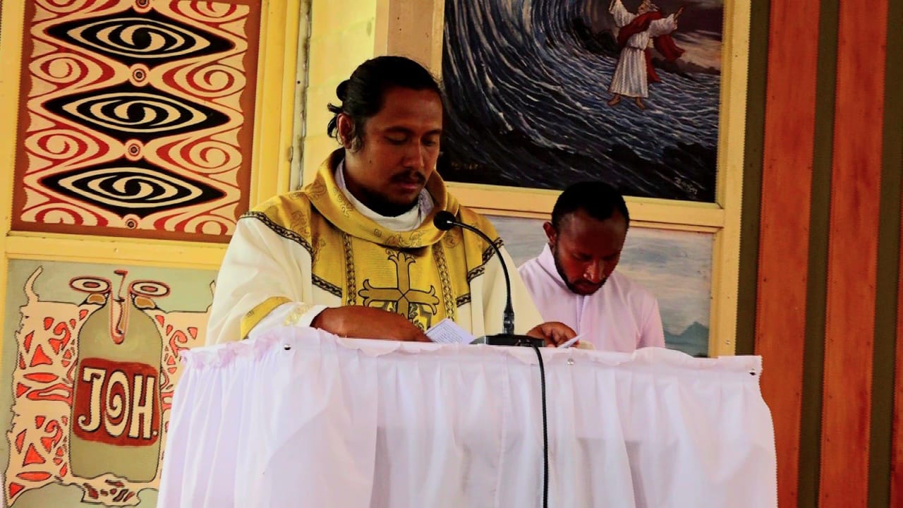 Pastor Paroki, Vicky Bauntal Pr.