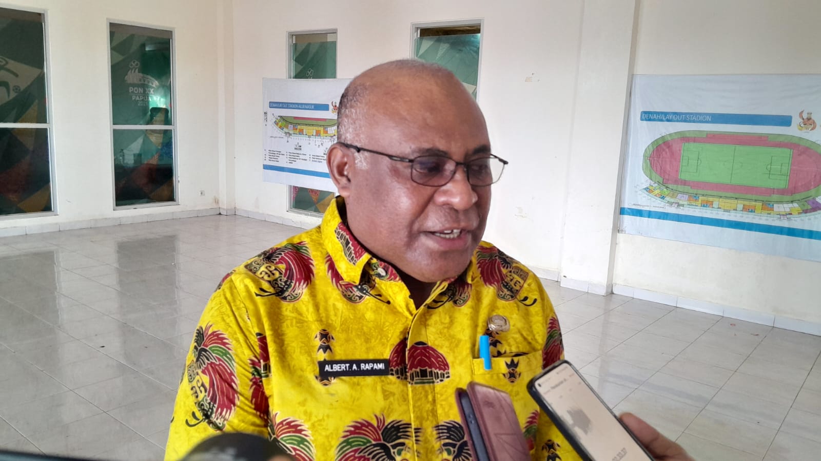 Kepala Badan Kepegawaian Provinsi Papua Selatan, Albert Rapami ketika diwawancarai wartawan di Merauke.