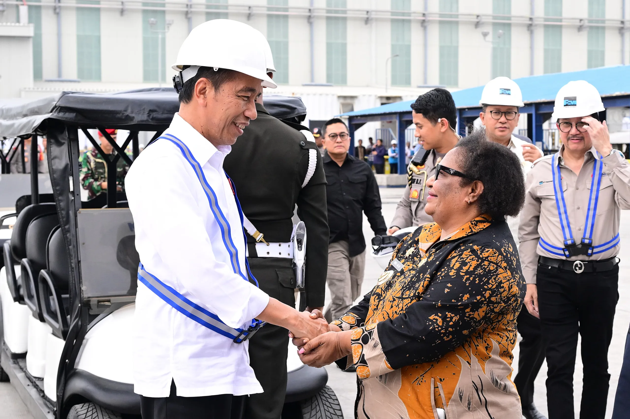 Penjabat Gubernur Papua Tengah, Dr. Ribka Haluk S.Sos.,MM menghadiri peresmian produksi dari fasilitas pengolahan dan pemurnian (smelter) milik PT Freeport Indonesia (PTFI) oleh Presiden Joko Widodo di Kawasan Ekonomi Khusus JIIPE, Gresik, Jawa Timur, Senin (23/9/2024).