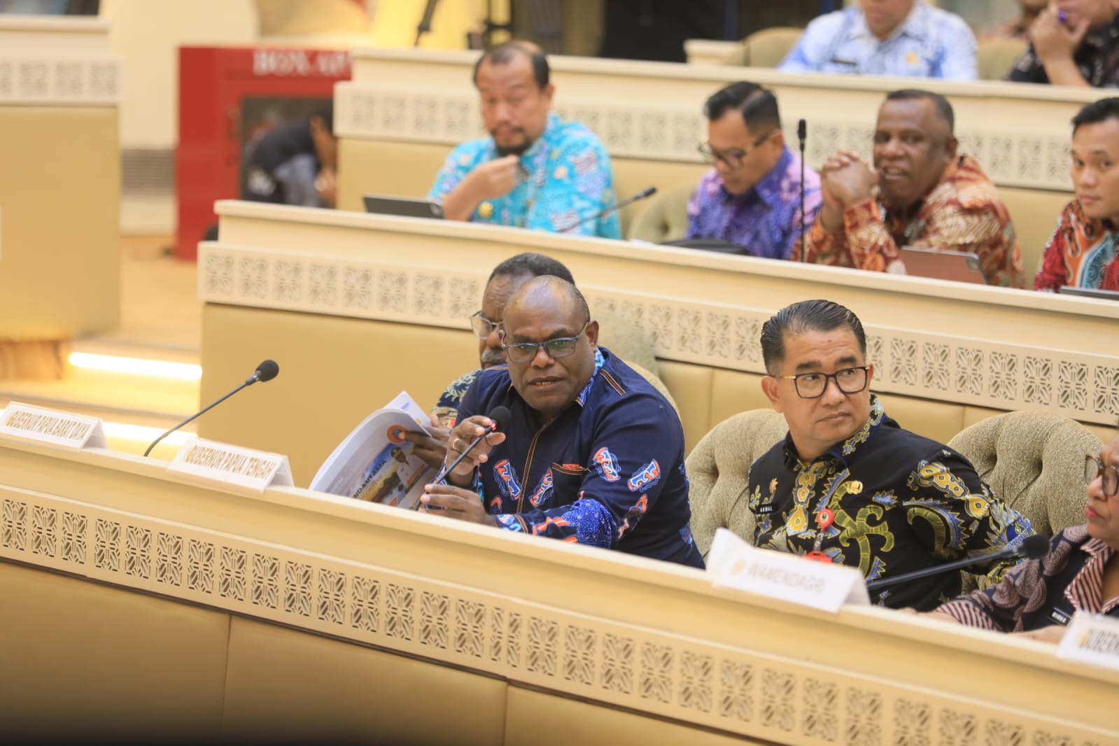Gubernur Papua Tengah, Meki Nawipa menghadiri Rapat Kerja (Raker) dan Rapat Dengar Pendapat (RDP) bersama Komisi II DPR RI, pada Kamis (13/03/2025).
