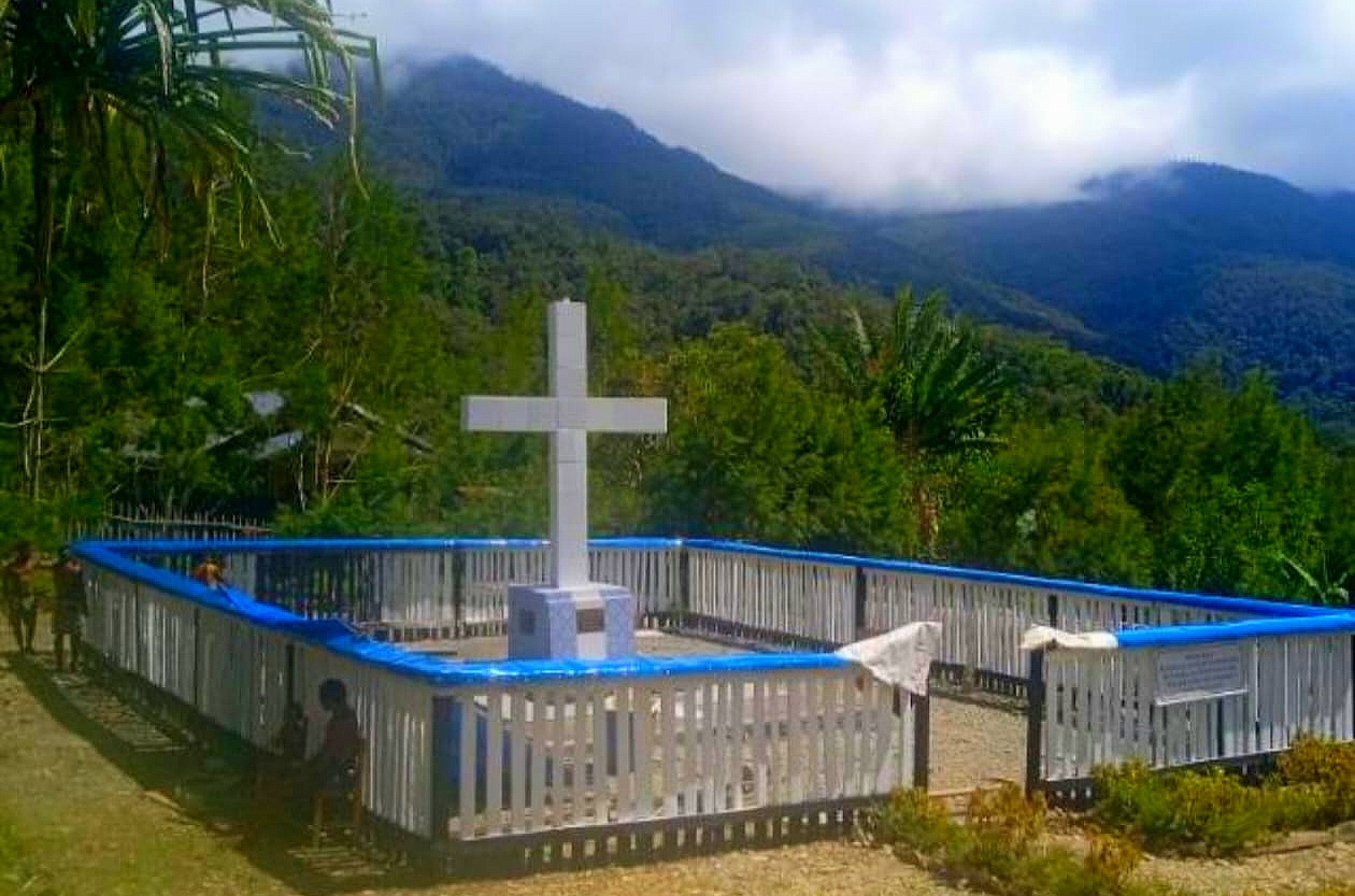 Tugu Pendaratan Injil Pertama di wilayah suku Ketengban, tepatnya di Kampung Yapil, Distrik Okbab.
