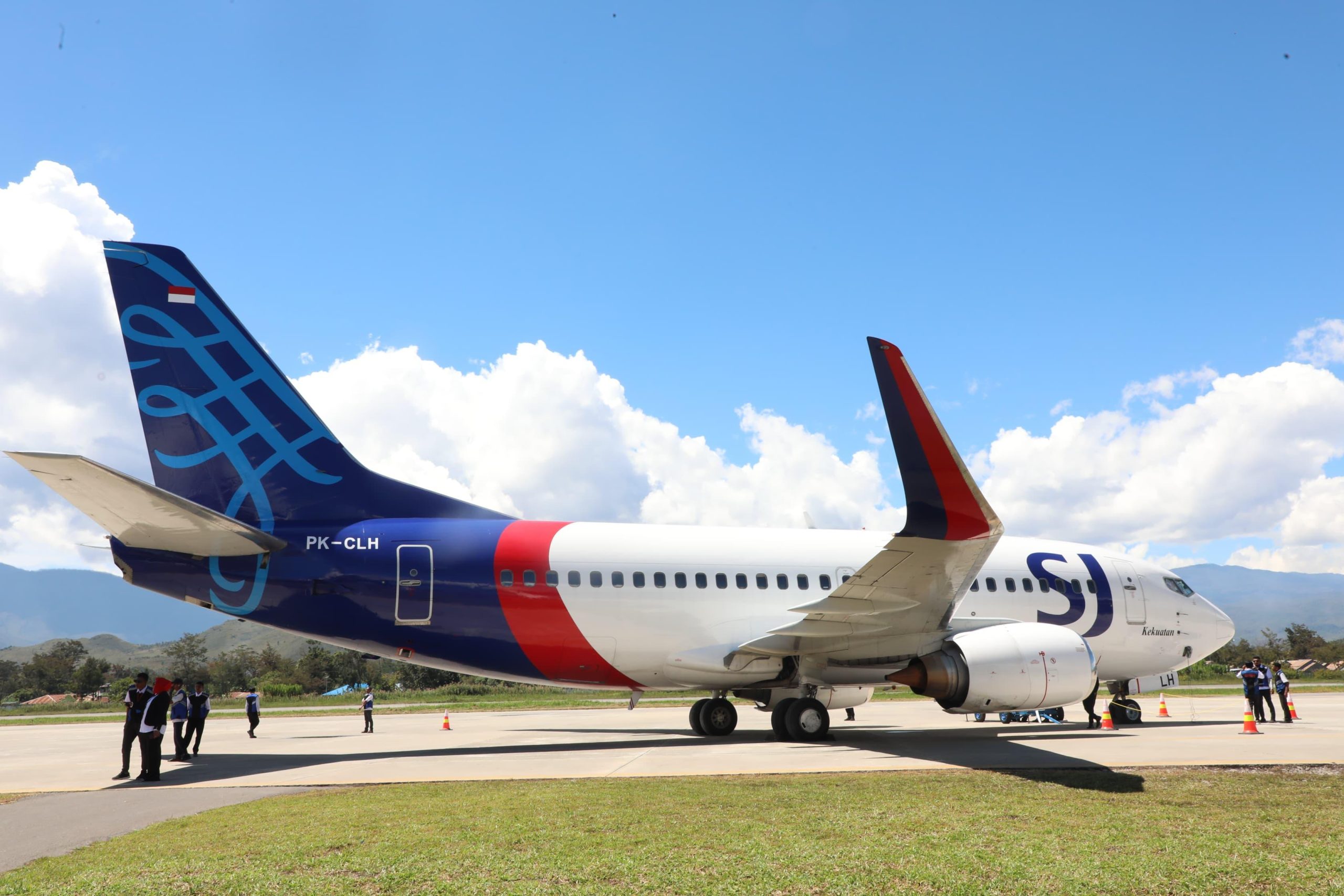 Sriwijaya Air Boeing 737-500 tiba di Bandara Wamena.
