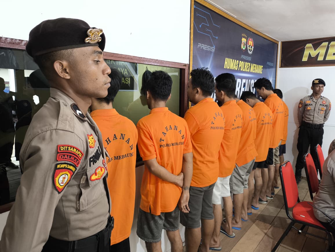 9 karyawan KM Tatamailau diatahan di Polres Merauke. Foto : Jamal/Bataspapua.com