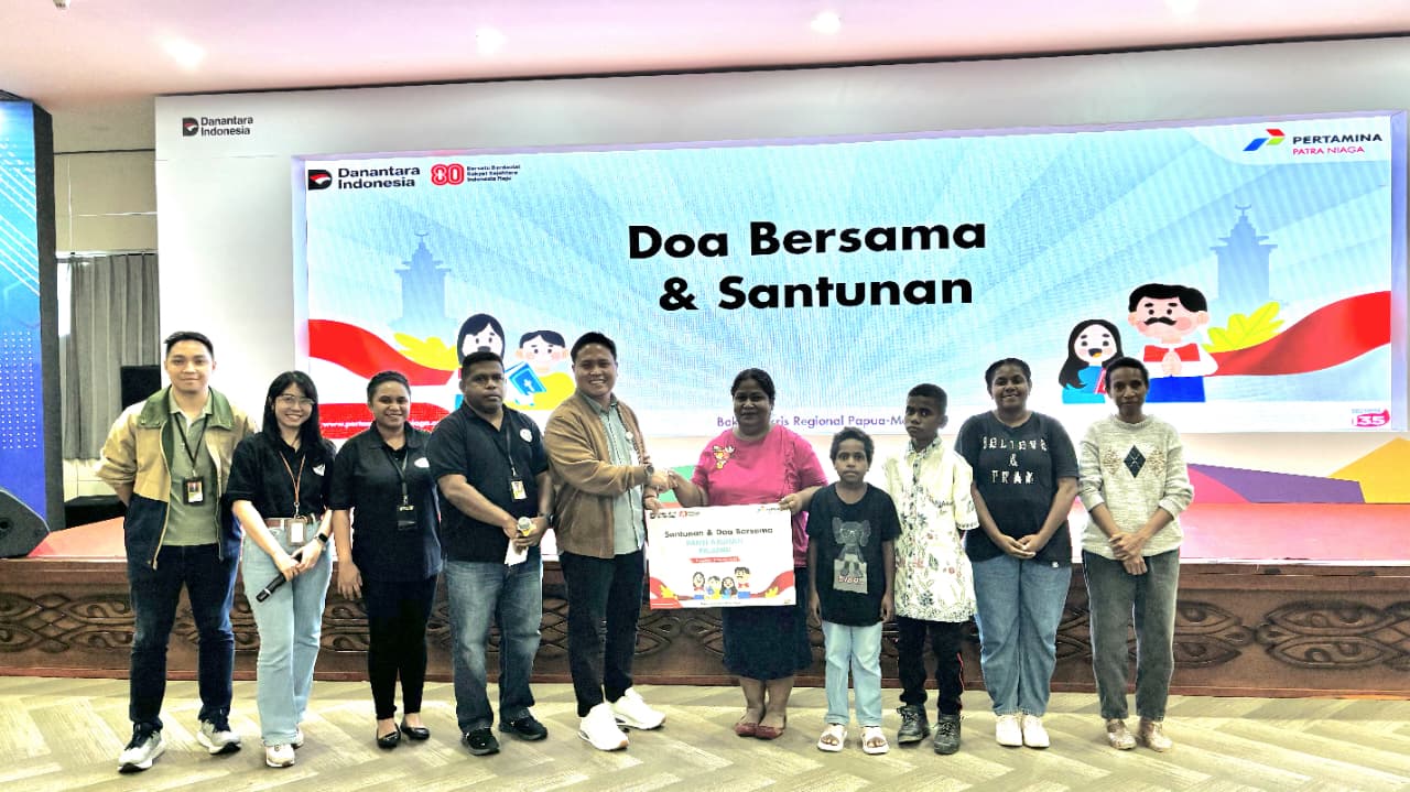 PT Pertamina Patra Niaga Regional Papua Maluku melaksanakan kegiatan doa bersama dan santunan anak yatim di Kantor Region Pertamina Papua Maluku pada Jumat (15/08)