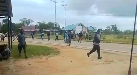 Kericuhan di Kabupaten Boven Digoel hari ini. Foto : Istimewa