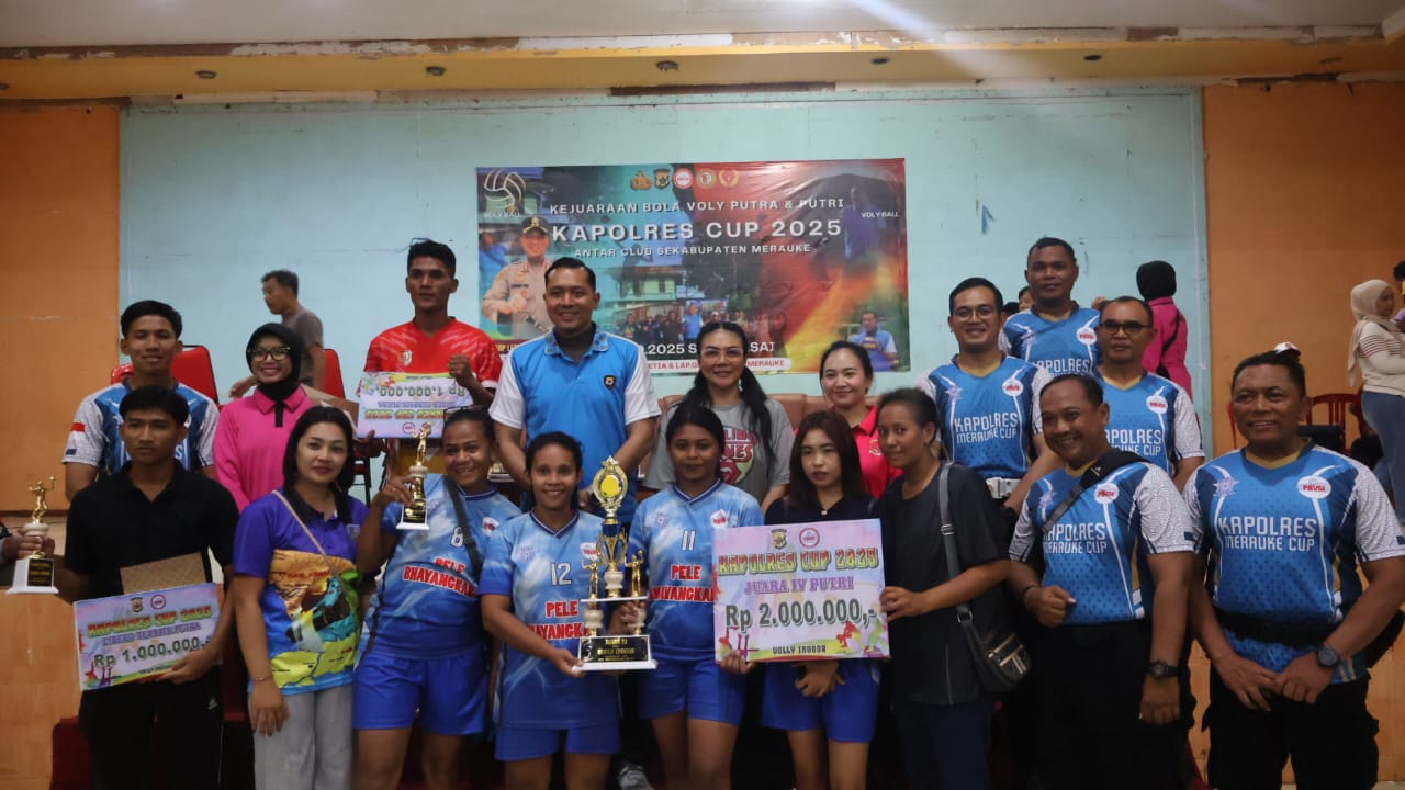 Kapolres Merauke pose bersama para pemenang lomba. Foto : Istimewa