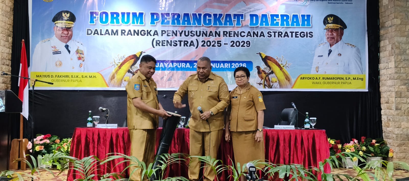 Wakil Gubernur Papua, Aryoko, membuka Forum Perangkat Daerah Penyusunan Renstra di Hotel Aston Jayapura, Selasa, (20/1/2026). Foto : Istimewa.