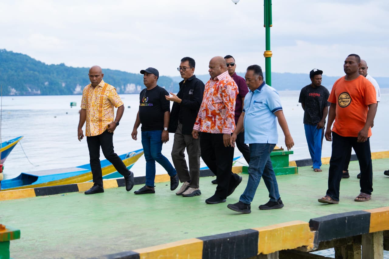 Gubernur Papua, Matius Fakhiri di Biak. Foto: Istimewa