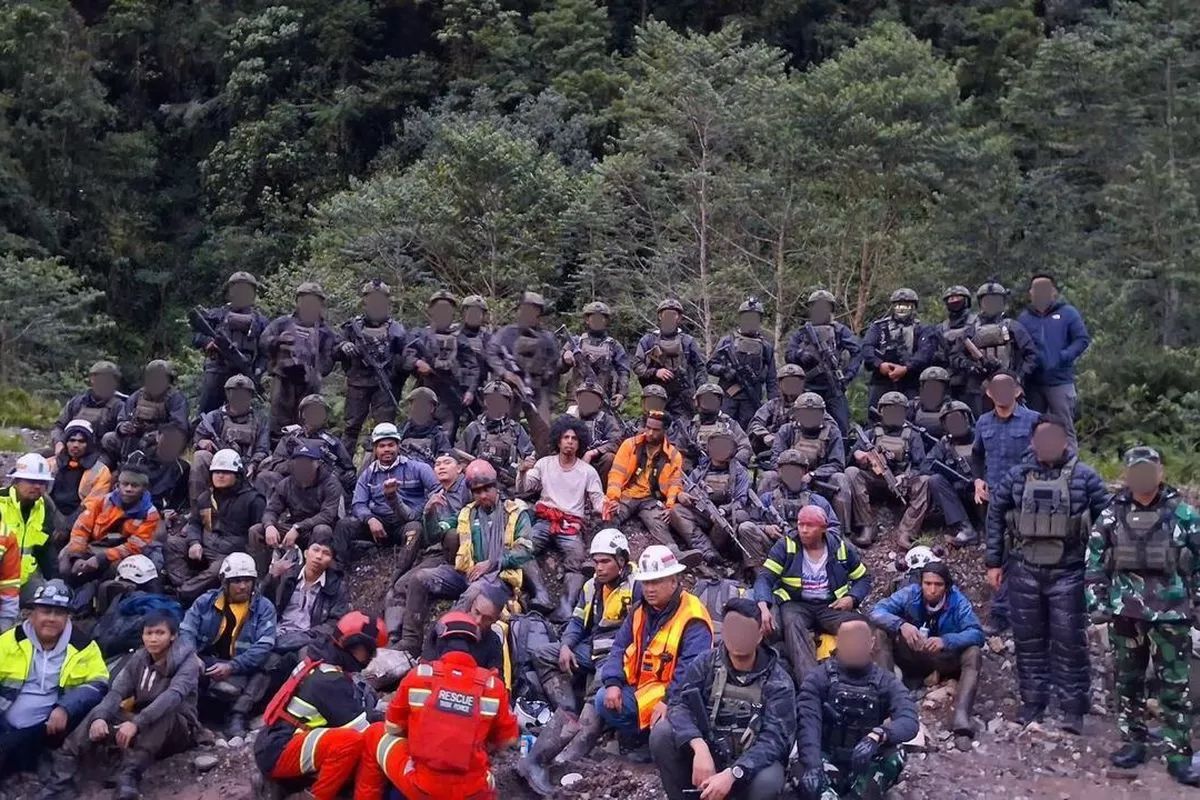 Sebanyak 18 pekerja PT Freeport Indonesia diselamatkan TNI usaiterjebak selama tiga hari dari ancaman kelompok bersenjata Operasi Papua Merdeka (OPM) di Pos Tower 270, Distrik Tembagapura, Mimika. (Dok. Istimewa)