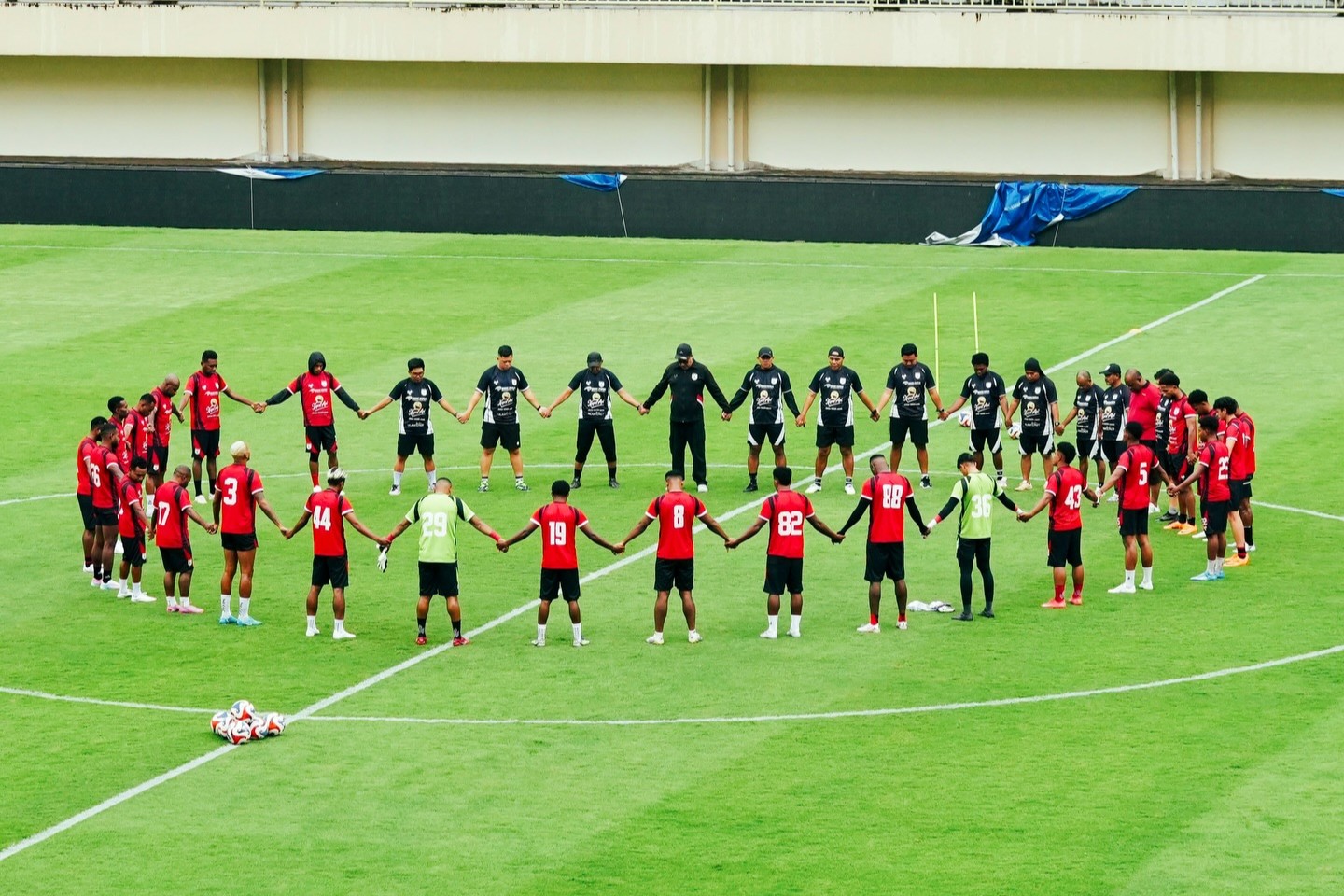 Official Training Tim Mutiara Hitam [dok. Instagram @persipurapapua1963].