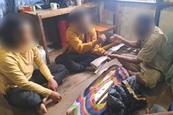 Satu pucuk senjata api milik kelompok bersenjata Organisasi Papua Merdeka (OPM) Kodap XV Ngalum Kupel diserahkan secara sukarela di Distrik Kiwirok, Kabupaten Pegunungan Bintang, Papua Pegunungan, Selasa (17/2/2026).