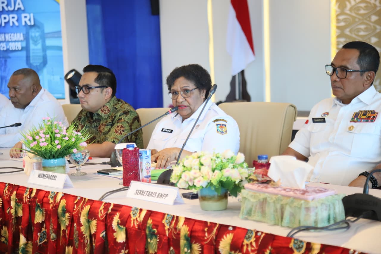 Wamendagri Ribka Haluk dampingi Komisi II DPR RI kunker di Provinsi Papua, Jayapura. Foto : Istimewa