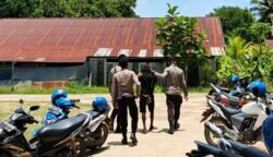 Salah seorang warga yang diduga terpengaruh minuman keras diamanakan pihak kepolisian Merauke dari salah satu mess Lanud J.A.Dimara Meruke. Foto: Istimewa