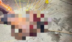 Korban tergeletak dengan sejumlah anak panah masih tertancap. Foto: Istimewa