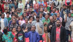 Khotbah Kebangkitan Rohani (KKR) dalam rangka syukuran HUT ke-23 Kabupaten Pegunungan Bintang. Foto: Istimewa
