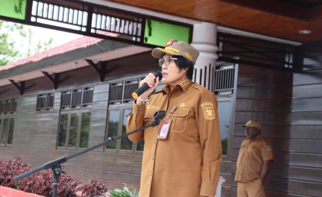 Sekretaris Daerah (Sekda) Kabupaten Pegunungan Bintang, Jeni Linthin. Foto: Istimewa