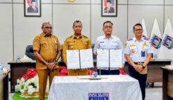 Pemerintah Provinsi Papua Selatan resmi menjalin kerja sama dengan Perum DAMRI dalam penyediaan layanan transportasi bagi Aparatur Sipil Negara (ASN) di lingkungan Pemprov Papua Selatan. Foto: Istimewa