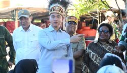 Wakil Menteri Dalam Negeri (Wamendagri) Ribka Haluk mendampingi Wakil Presiden Republik Indonesia Gibran Rakabuming Raka dalam sejumlah rangkaian kunjungan kerja ke wilayah Tanah Papua, meliputi Kabupaten Nabire, Kabupaten Mimika, Kabupaten Yahukimo, Kabupaten Sorong, serta Kabupaten Raja Ampat, pada 20–22 April 2026. Foto: Puspen Kemendagri