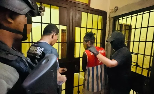 Dari hasil pemeriksaan, YH mengaku tidak tergabung sebagai anggota aktif KKB, namun sempat membantu mengantarkan logistik kepada salah satu anggota berinisial AH. Keterangan tersebut masih terus didalami guna memastikan tingkat keterlibatannya. Foto: Istimewa/Satgas ODC