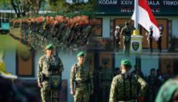 Panglima Kodam (Pangdam) XXIV/Mandala Trikora, Frits Wilem Rizard Pelamonia memimpin Upacara Peringatan Hari Kebangkitan Nasional (Harkitnas) ke-118 Tahun 2026 yang berlangsung di Lapangan Makodam XXIV/Mandala Trikora, Rabu (20/5/2026).