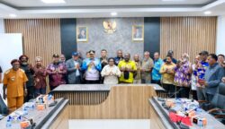Rapat Koordinasi Perkembangan Situasi Keamanan bersama Pemerintah Provinsi Papua Pegunungan, para kepala daerah, unsur TNI-Polri, Majelis Rakyat Papua (MRP), Lembaga Masyarakat Adat (LMA), tokoh agama, tokoh masyarakat, dan seluruh komponen pembangunan di Ruang Rapat Bupati Jayawijaya, Sabtu (16/5/2026).