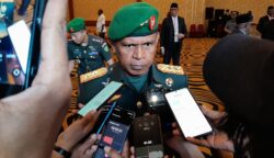 Panglima Kodam (Pangdam) XXIV/Mandala Trikora Mayjen TNI Frits Wilem Rizard Pelamonia.