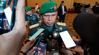 Panglima Kodam (Pangdam) XXIV/Mandala Trikora Mayjen TNI Frits Wilem Rizard Pelamonia.