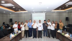 Sebanyak lima partai politik menandatangani berita acara penyerahan bantuan keuangan dari Pemprov Papua Selatan dalam kegiatan yang berlangsung di ruang rapat Kantor Gubernur Papua Selatan, Pusat Pemerintahan Salor, Kamis (7/5/2026). Foto: Istimewa