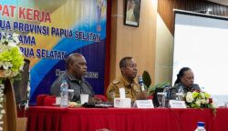 Rapat Dengar Pendapat (RDP) MRP Papua Selatan bersama Gubernur Papua Selatan, Apolo Safanpo, di Merauke, Selasa (19/5/2026). Foto: Jamal/Bataspapua.com