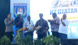 Asisten I Bidang Pemerintahan dan Kesejahteraan Rakyat Setda Provinsi Papua Selatan, Agustinus Joko Guritno, saat mewakili Gubernur Papua Selatan Apolo Safanpo membuka kegiatan MBS di Taman Mandala Merauke, Kamis (28/5/2026). Foto: Istimewa