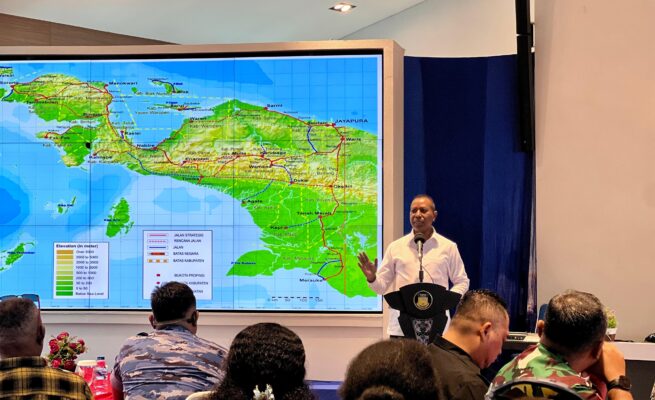Gubernur Papua Selatan, Apolo Safanpo dalam acara diskusi publik di Jayapura. Foto: Istimewa