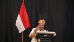 Wamendagri RI, Ribka Haluk memberikan arahan dalam Rakor Data OAP Se-Tanah Papua di Kota Jayapura, Kamis (21/5/2026). Foto: Puspen Kemendagri