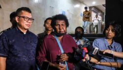 Mama Yasinta, resmi mendatangi Direktorat Reserse Kriminal Umum Polda Metro Jaya pada Jumat, 29 Mei 2026.