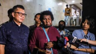 Mama Yasinta, resmi mendatangi Direktorat Reserse Kriminal Umum Polda Metro Jaya pada Jumat, 29 Mei 2026.