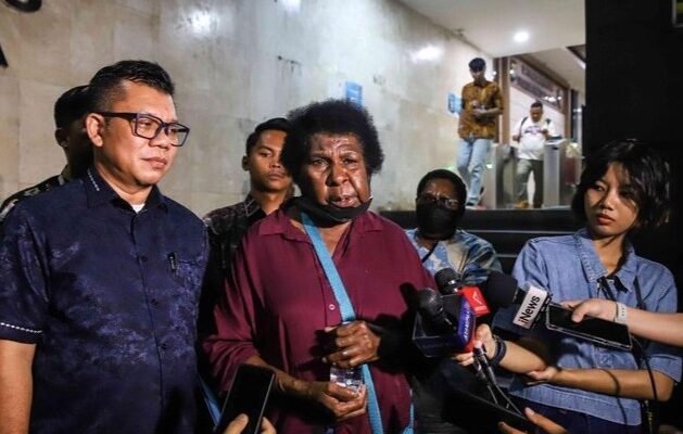 Mama Yasinta, resmi mendatangi Direktorat Reserse Kriminal Umum Polda Metro Jaya pada Jumat, 29 Mei 2026.