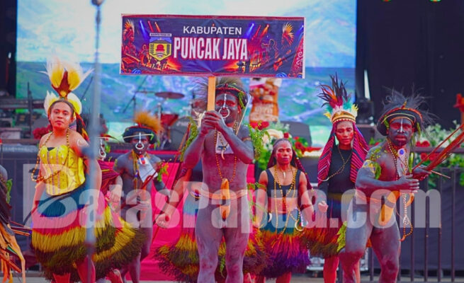Festival Cahaya Kreasi Budaya Pelajar SMA/SMK Provinsi Papua Tengah Tahun 2026 di halaman Kantor Gubernur Papua Tengah, kawasan Bandara Lama, Nabire, Rabu (24/6/2026).