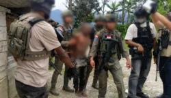 Satuan Tugas Operasi Damai Cartenz (Satgas ODC) 2026 menangkap seorang pria berinisial PP (25) alias P yang diduga memiliki keterkaitan dengan Kelompok Kriminal Bersenjata (KKB) yang beroperasi di wilayah Kabupaten Intan Jaya, Provinsi Papua Tengah. Foto: Satgas ODC 2026