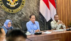 Gubernur Papua Selatan, Apolo Safanpo, bersama Wakil Menteri Koordinator (Wamenko) Bidang Pangan RI, Hanif Faisol Nurofiq, di Ruang Rapat Utama Kementerian Koordinator Bidang Pangan RI, Jakarta, Rabu (3/6/2026). Foto: Istimewa