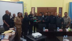 Masyarakat Koroway melalui Perkumpulan Persatuan Kerukunan Masyarakat Koroway (PPKMK) datangi DPRK Boven Digoel. Foto: Istimewa