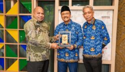 Gubernur Papua Matius D. Fakhiri bertemu Menteri Sosial RI, Saifullah Yusuf di Jakarta, Senin (29/6/2026). Foto: Istimewa