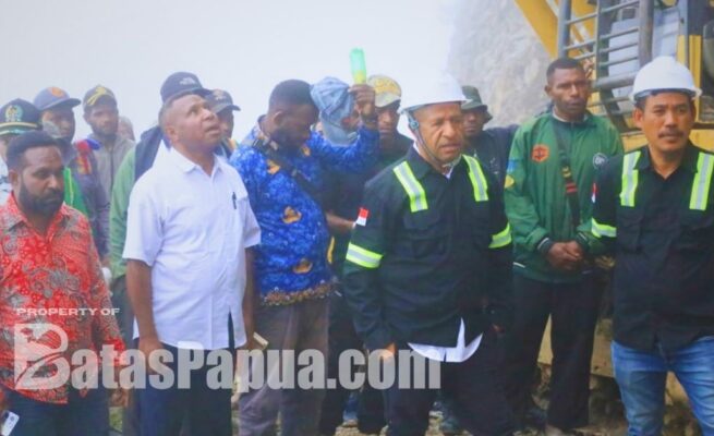 Bupati Spei Yan Bidana menegaskan bahwa pembangunan infrastruktur jalan dan jembatan menjadi salah satu prioritas utama pemerintah daerah karena memiliki dampak langsung terhadap peningkatan kesejahteraan masyarakat. Foto: Ist