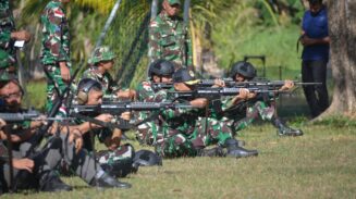 Latihan Menembak Prajurit TNI Angkatan Laut Kodaeral XI Triwulan III Tahun 2026 yang dilaksanakan di Lapangan Tembak Yonif 13 Marinir, Merauke, Rabu (22/7/2026). Foto: Bataspapua.com/Dispen Kodaeral XI