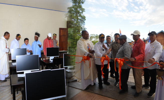 Gubernur Papua Selatan, Apolo Safanpo, meresmikan Asrama Pelajar dan Laboratorium Komputer SMAK Seminari Yohanes Penginjil Asmat, Sabtu (1/8/2026). Foto: Bataspapua.com/Ist