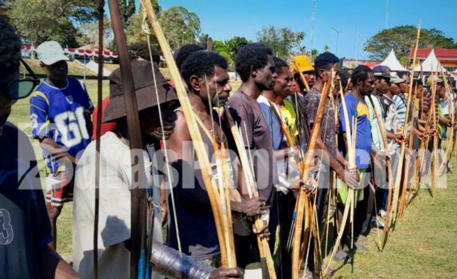 Perwakilan warga dari 11 kelurahan di Kota Merauke dan sejumlah distrik terdekat mengikuti lomba panahan tradidional dalam rangka memperingati Hari Ulang Tahun (HUT) ke-81 Kemerdekaan Republik Indonesia tahun 2026. Kegiatan tersebut berlangsung di Lapangan Kapsul Waktu Merauke, Rabu (12/8/2026). Foto: Bataspapua.com/Jamal Y.Bwariat
