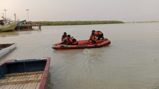 Kantor Pencarian dan Pertolongan Merauke langsung mengerahkan satu tim rescue beranggotakan delapan personel pada pukul 16.10 WIT menuju lokasi kejadian. Foto: Bataspapua.com/Ist