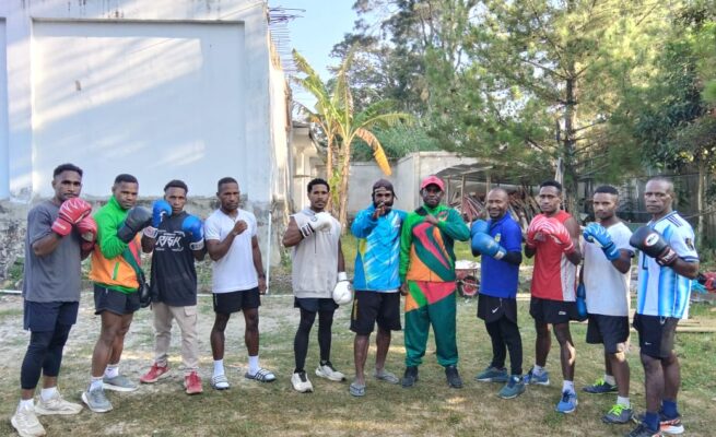 Tiga petinju kategori Elite Man sukses meraih kemenangan pada babak penyisihan dan memastikan langkah ke putaran berikutnya. Foto: Ist