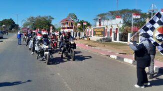 Wakil Bupati Merauke Fauzun Nihayah, melepas rombongan touring Merauke-Boven Digoel. Foto: Bataspapua.com/Jam's