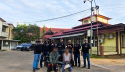 Satuan Reserse Kriminal (Sat Reskrim) Polres Merauke berhasil mengungkap kasus dugaan pencurian dengan kekerasan (curas) yang terjadi di wilayah Kabupaten Merauke. Dua orang terduga pelaku berhasil diamankan, salah satunya masih berstatus pelajar. Foto: Bataspapua.com/Ist