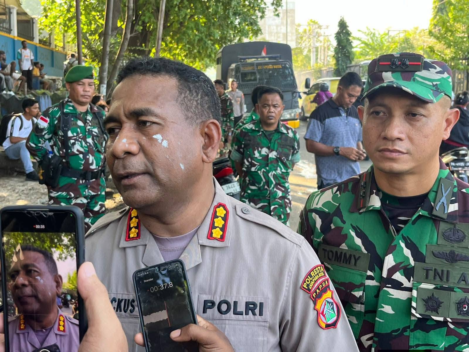 Kapolresta Jayapura Kota, Kombes Pol Fredrick Maclarimboen.