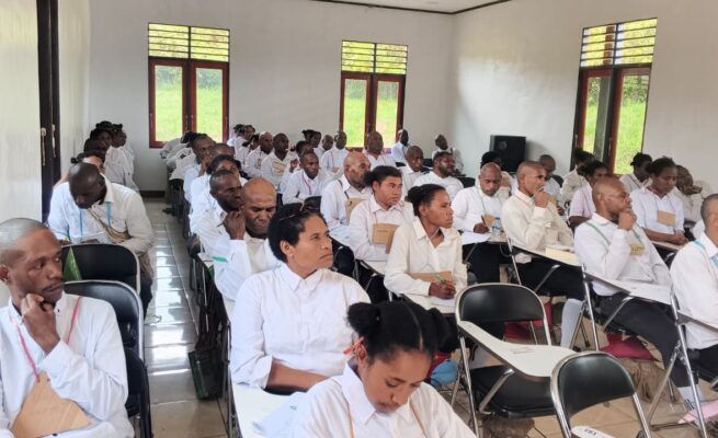 Universitas Okmin Papua (UOP) melaksanakan Pengenalan Kehidupan Kampus bagi Mahasiswa Baru (PKKMB) angkatan VI tahun akademik 2026/2027 selama dua hari, 31 Agustus hingga 1 September 2026. Foto: Bataspapua.com